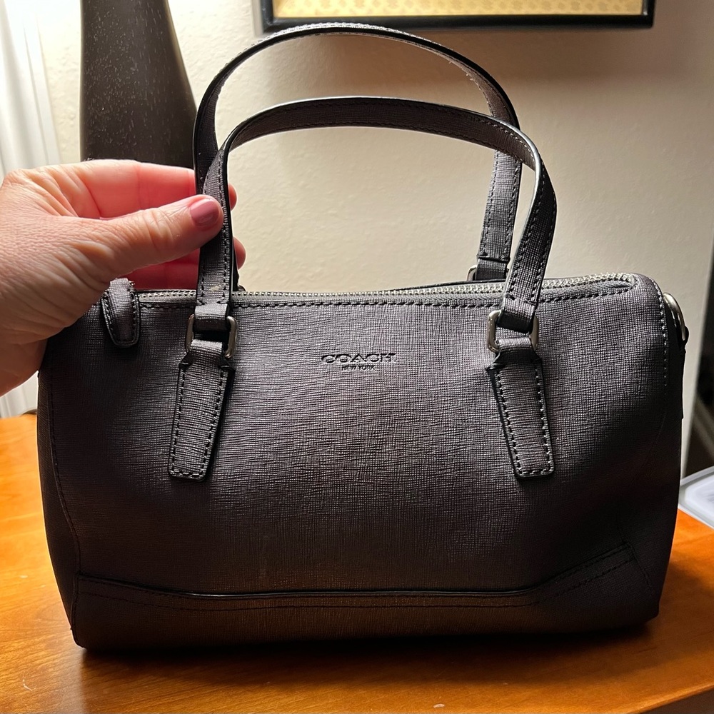 Coach small shoulder bag, great condition!